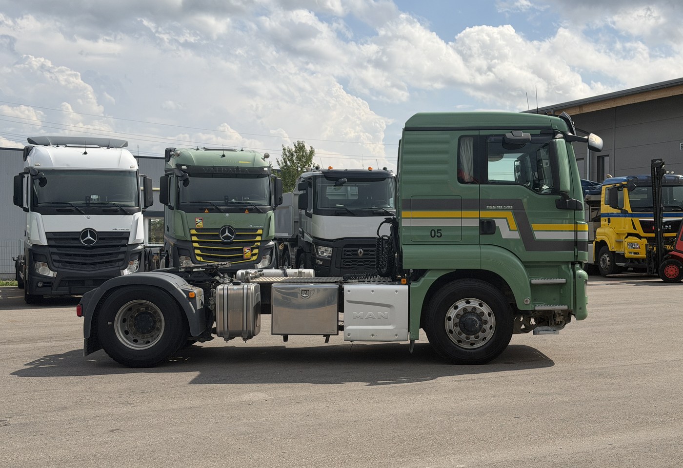 MOTO6625_3013979 vehicle image