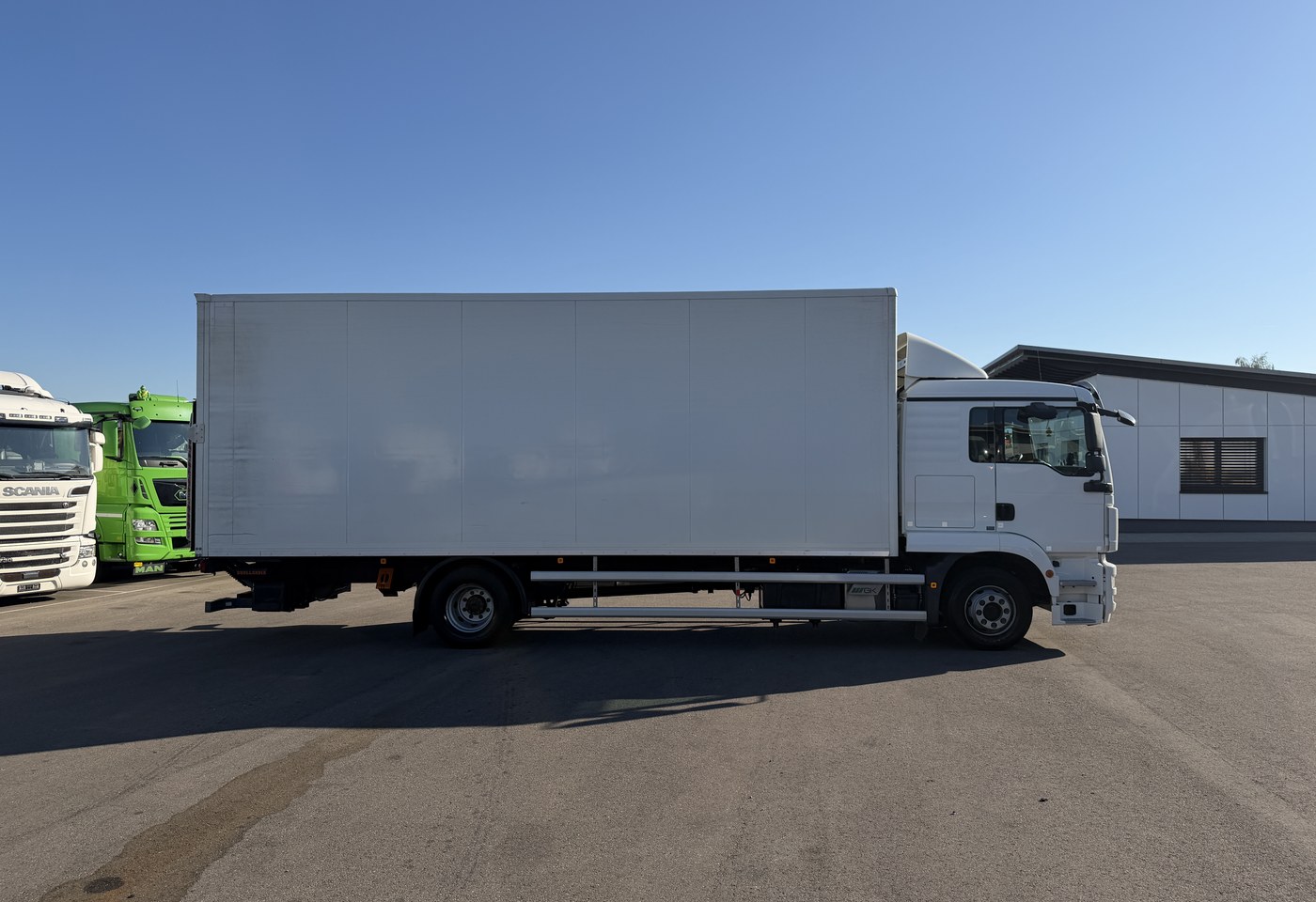 MOTO6625_3007691 vehicle image