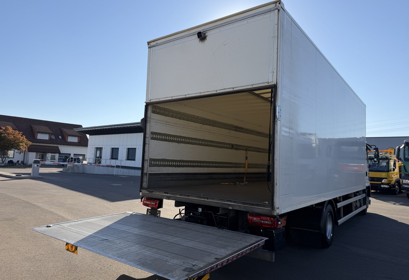 MOTO6625_3007691 vehicle image
