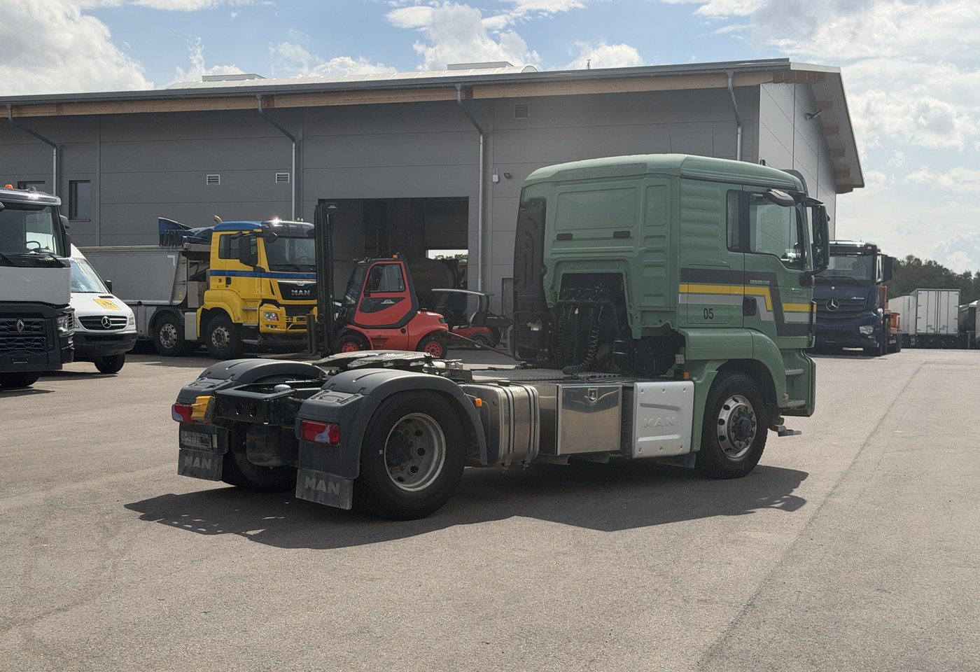 MOTO6625_3013979 vehicle image