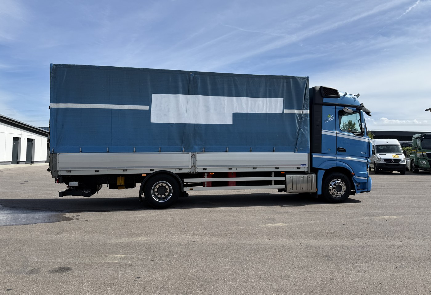 MOTO6625_3021740 vehicle image