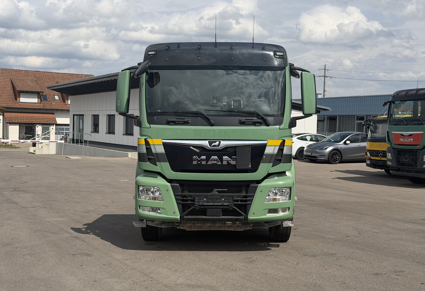 MOTO6625_3013979 vehicle image