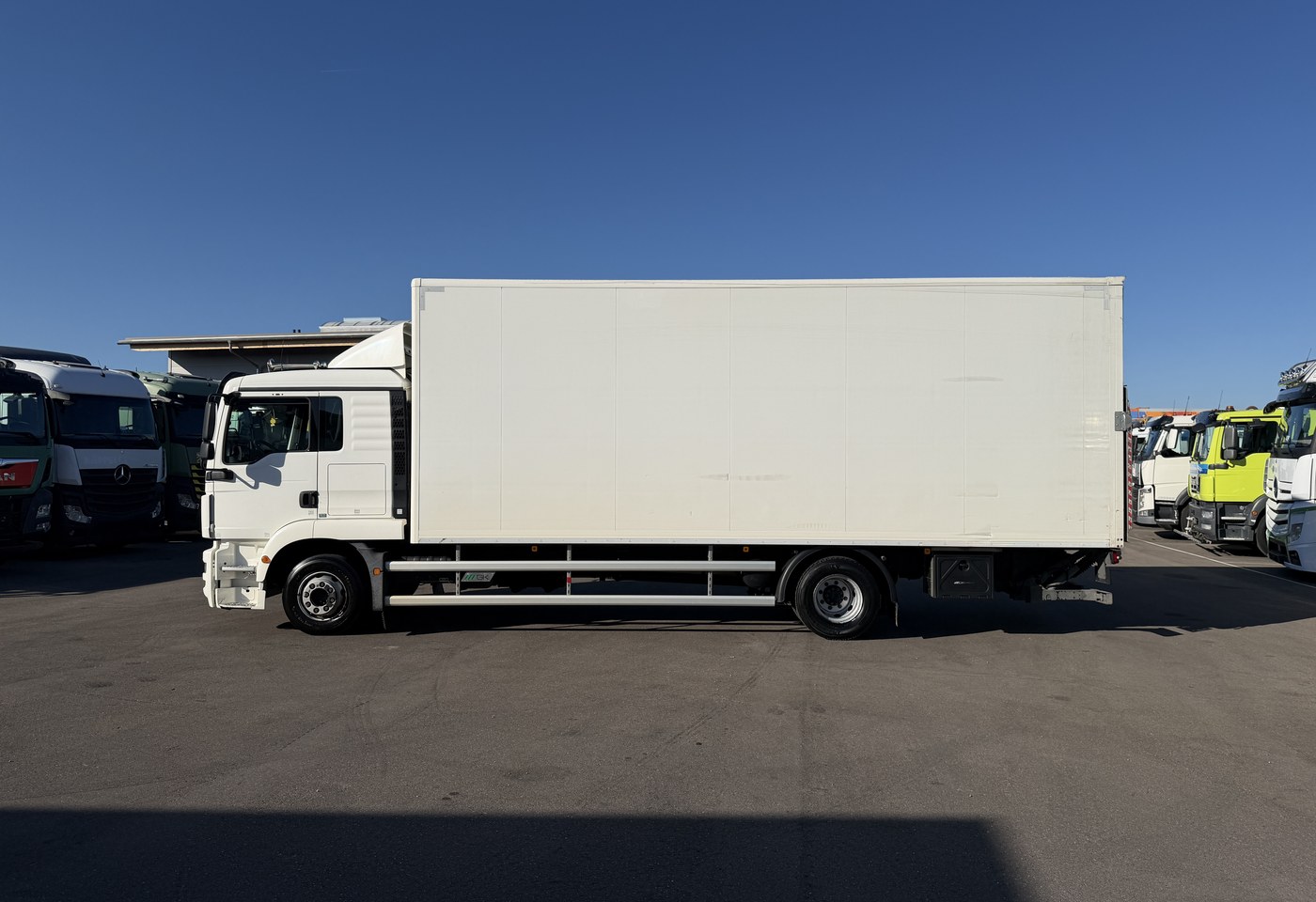 MOTO6625_3007691 vehicle image