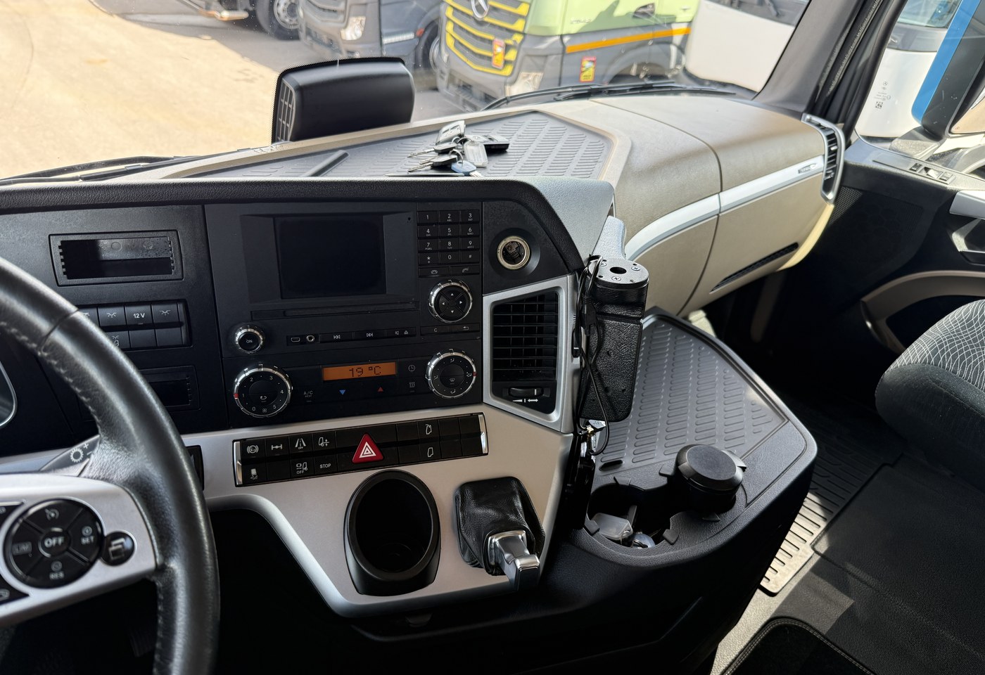 MOTO6625_3021740 vehicle image