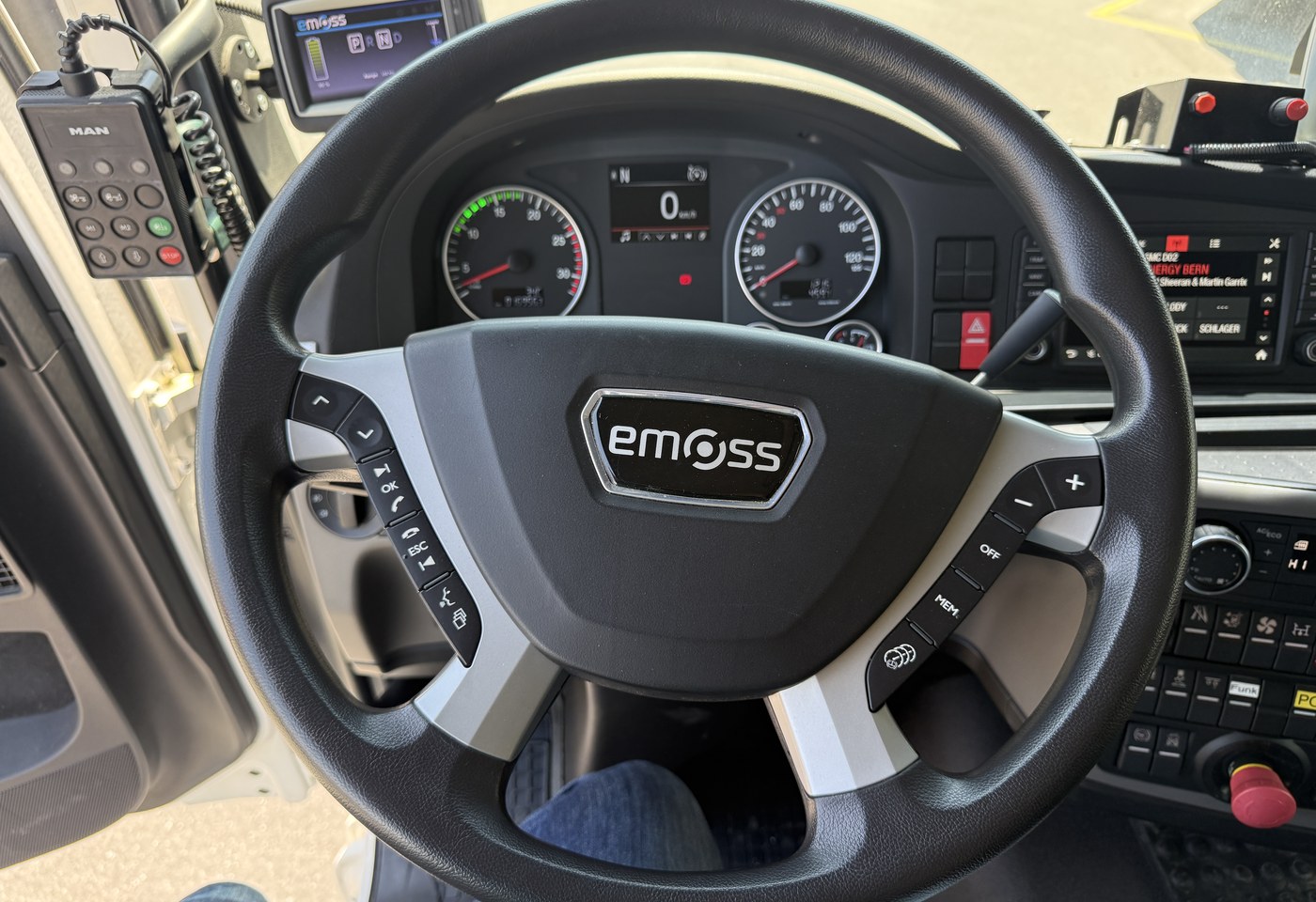 MOTO6625_3005625 vehicle image
