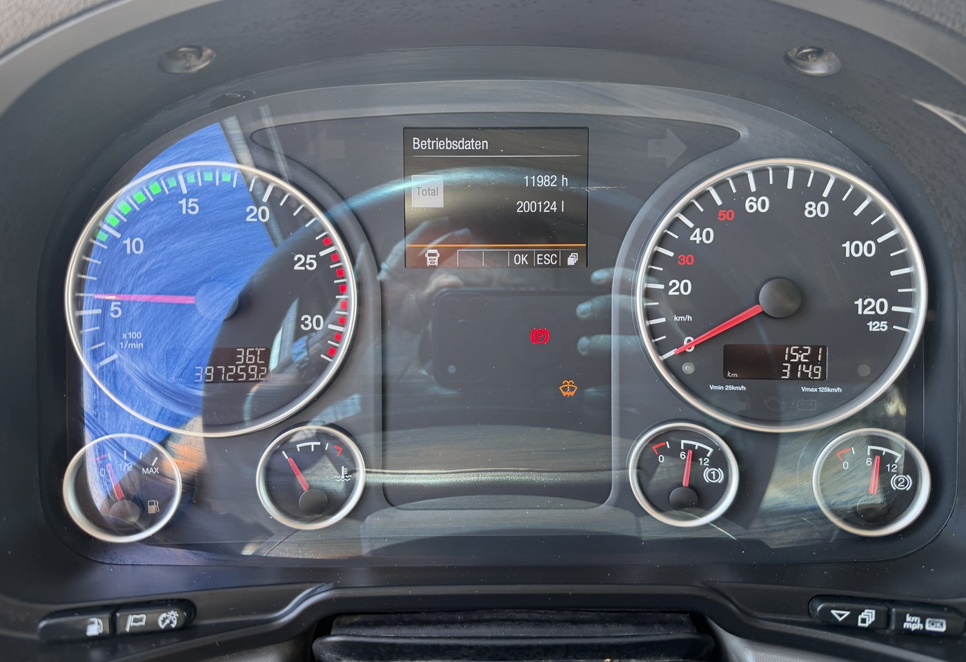 MOTO6625_3007900 vehicle image