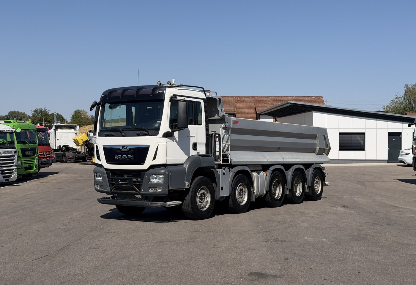 MOTO6625_3007900 vehicle image