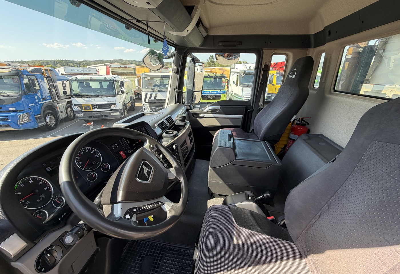 MOTO6625_3007900 vehicle image