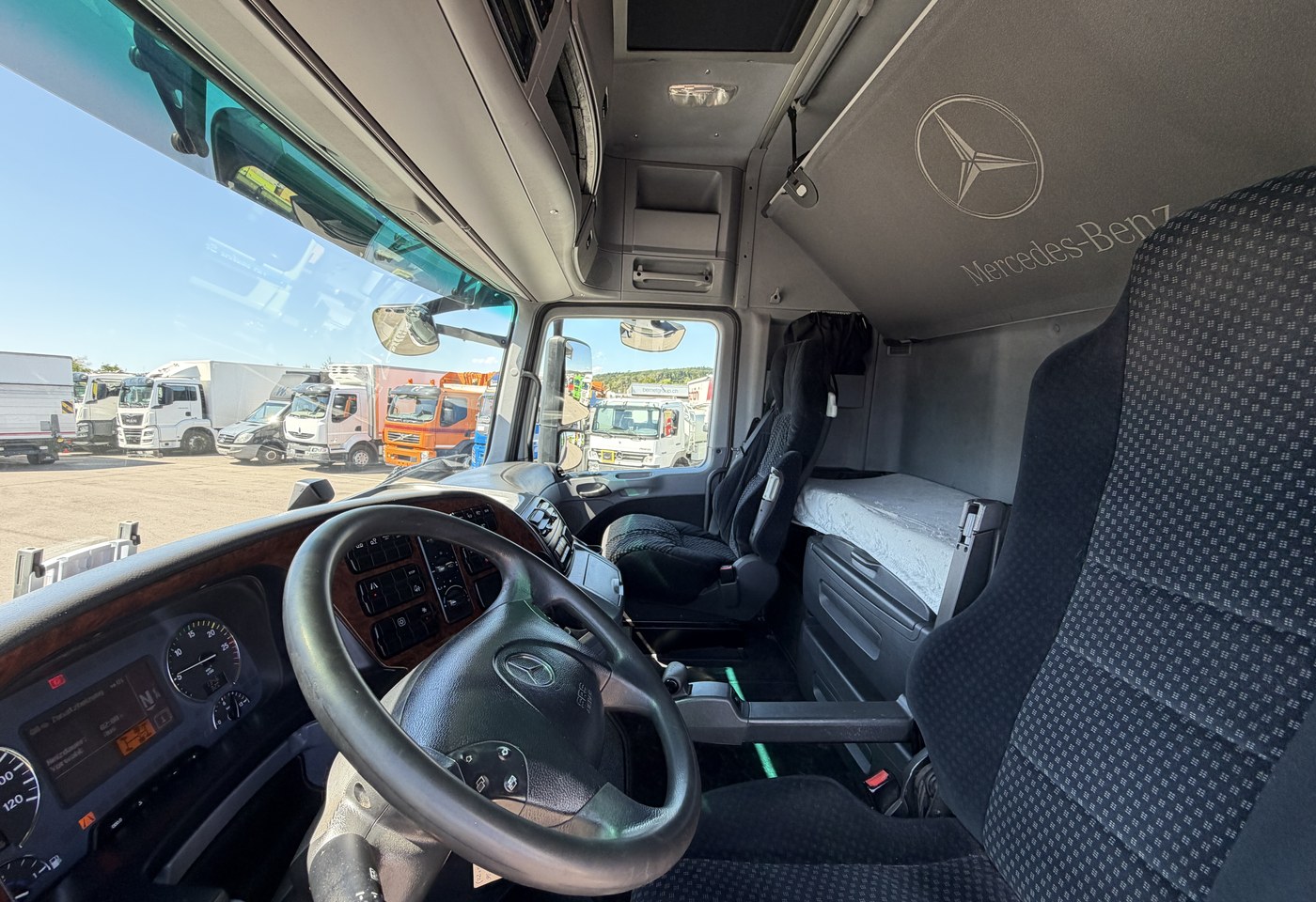 MOTO6625_3013550 vehicle image