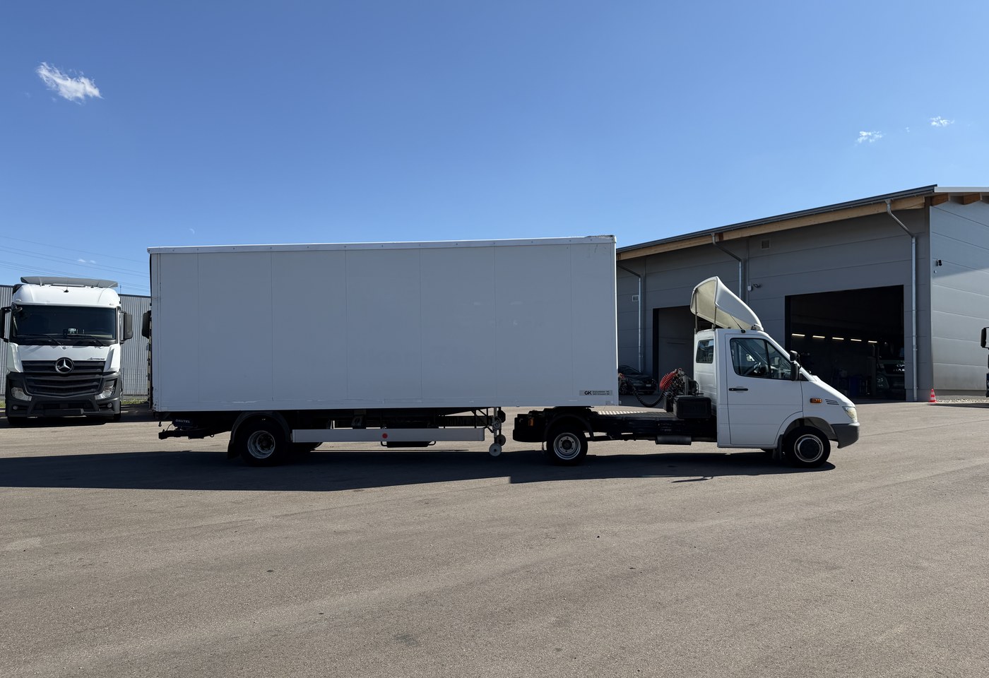 MOTO6625_3016341 vehicle image