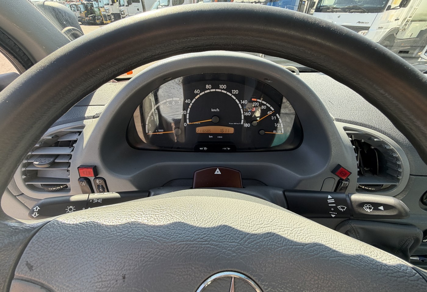 MOTO6625_3016341 vehicle image