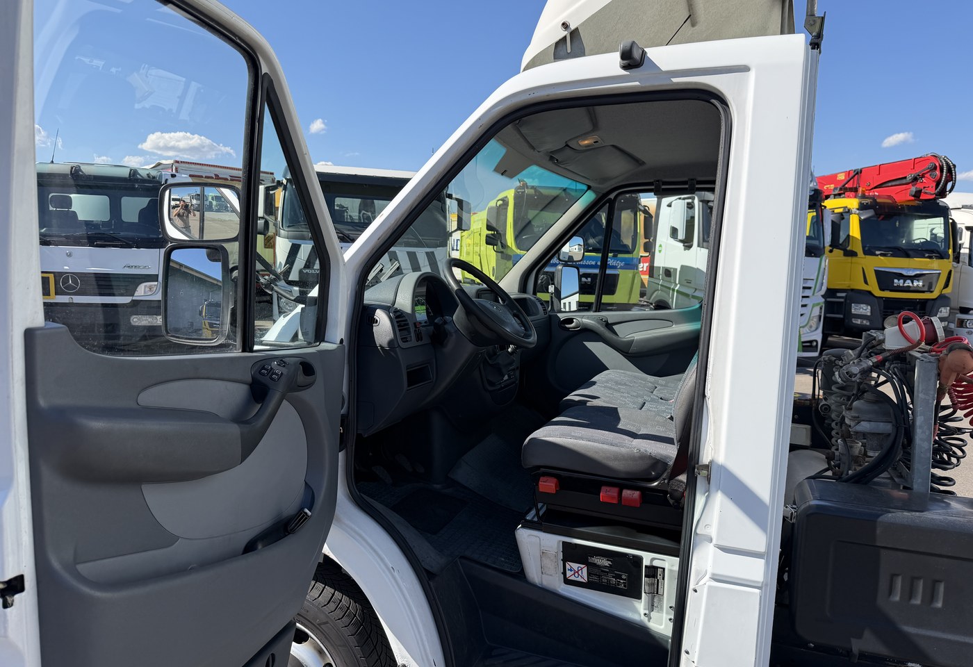 MOTO6625_3016341 vehicle image