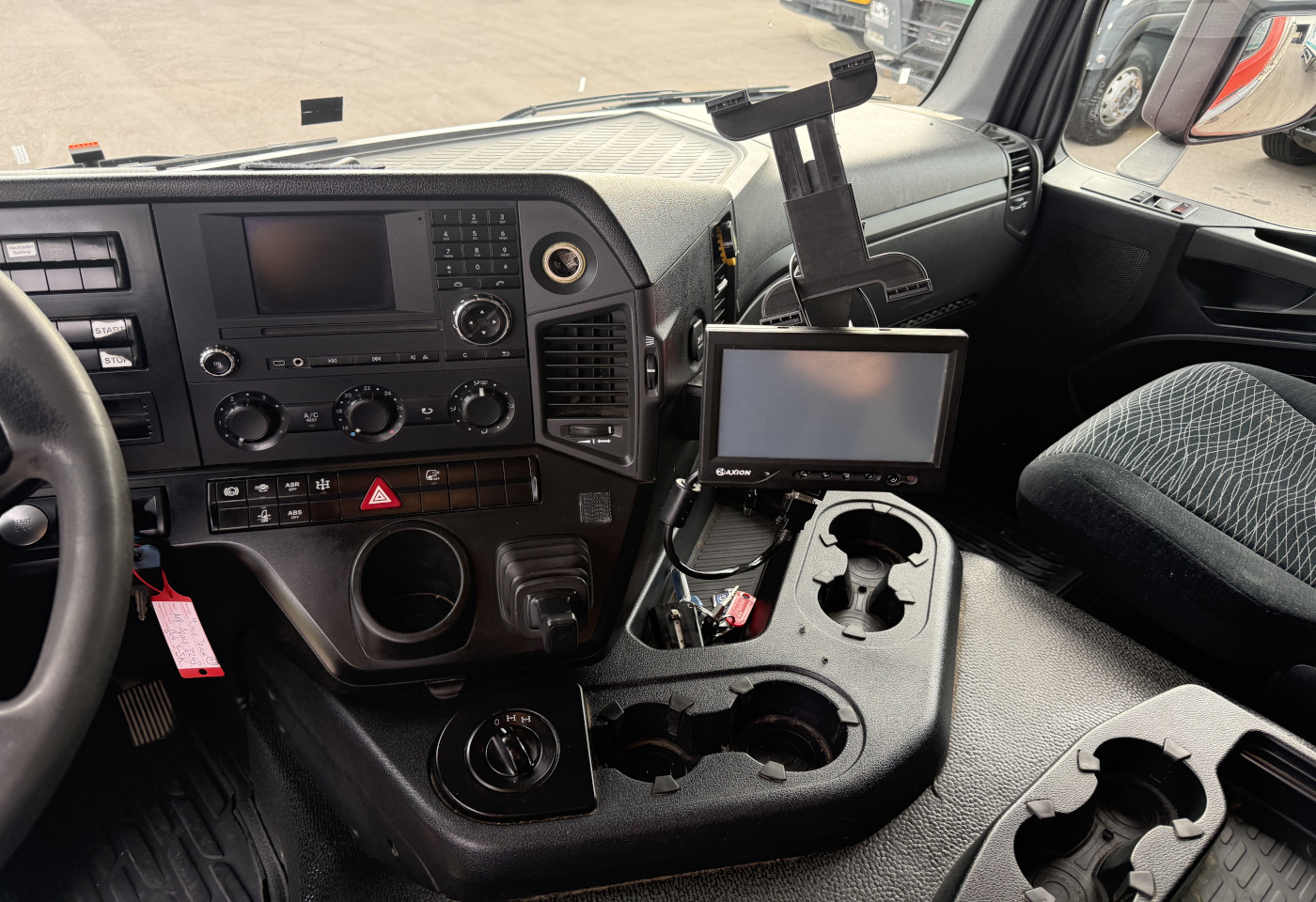 MOTO6625_2999823 vehicle image