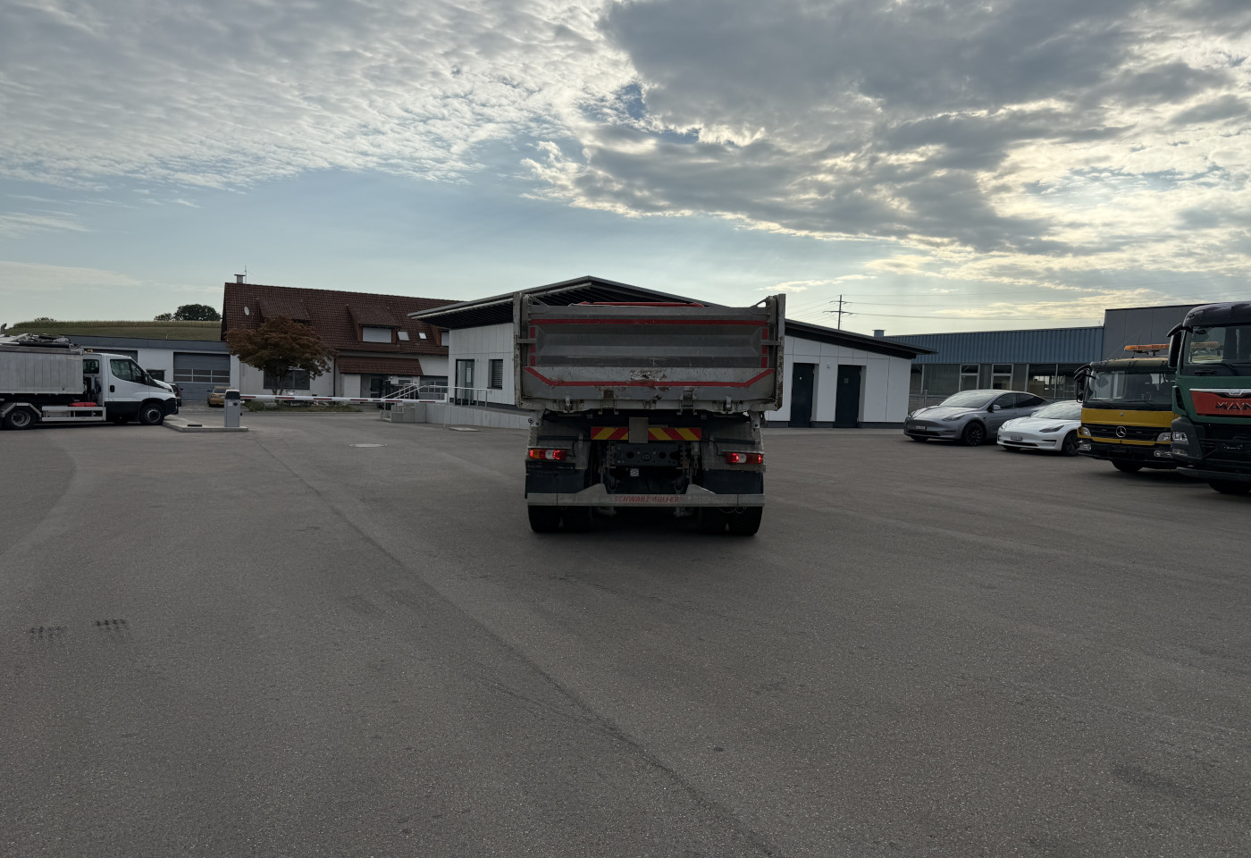 MOTO6625_2999823 vehicle image