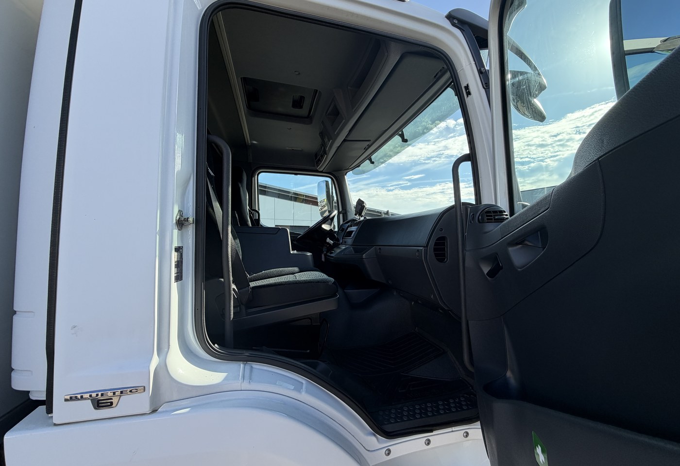 MOTO6625_3039347 vehicle image
