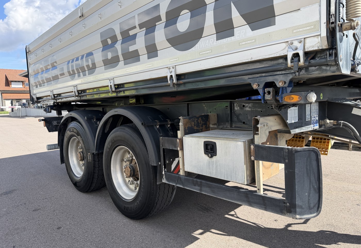 MOTO6625_3037507 vehicle image