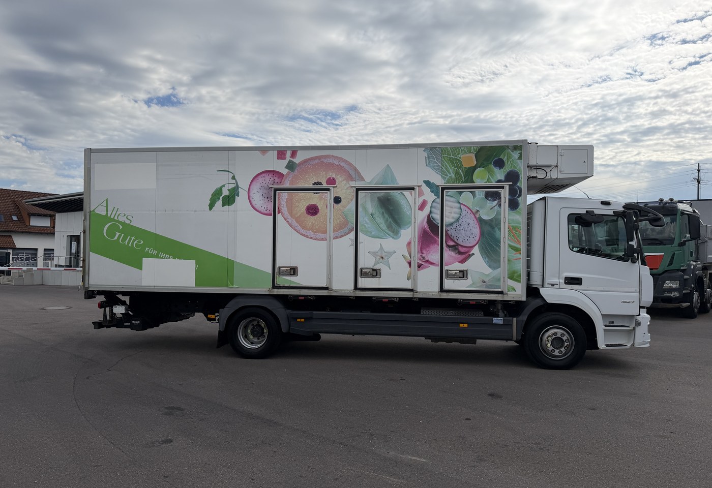MOTO6625_3041592 vehicle image