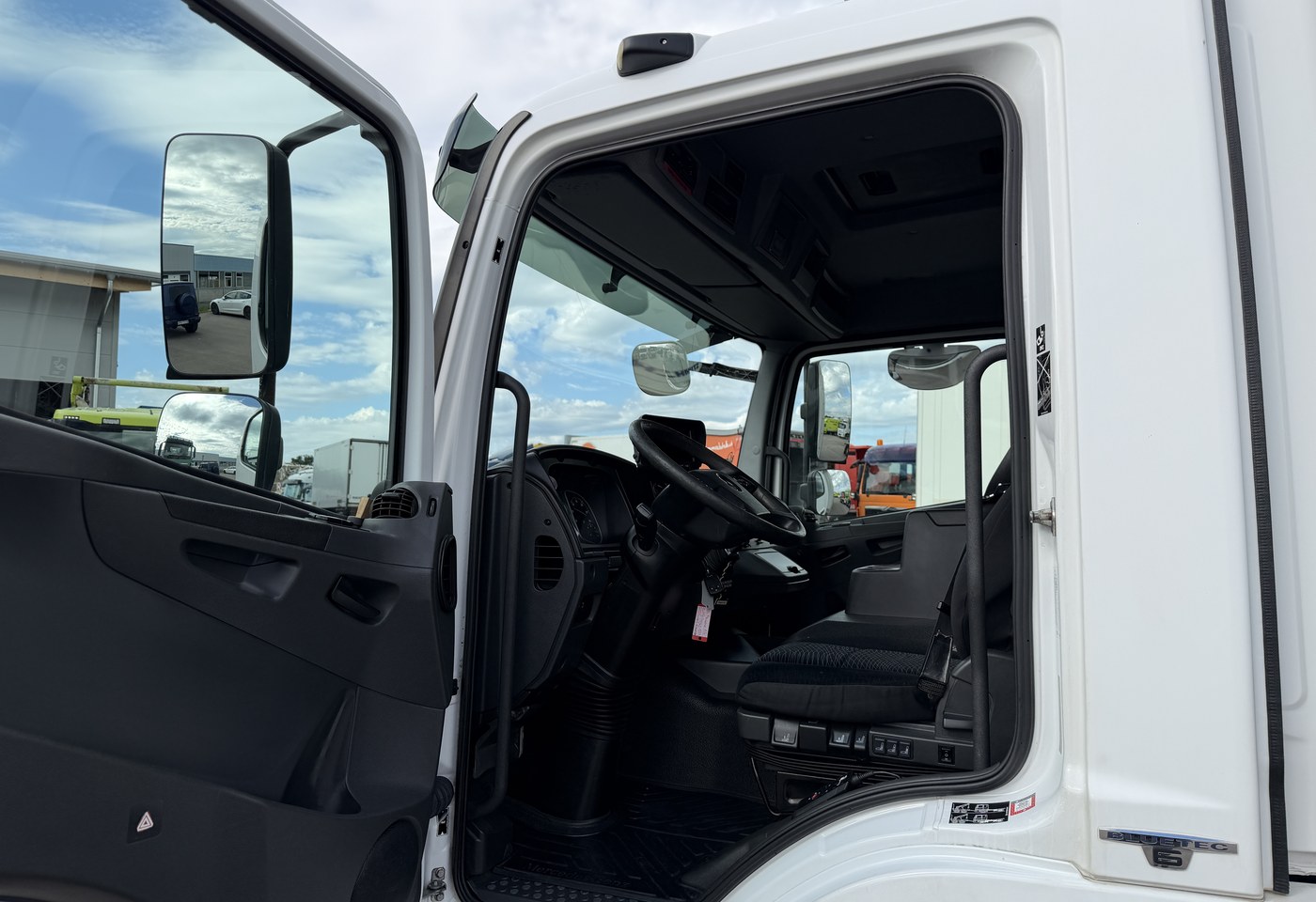 MOTO6625_3041592 vehicle image