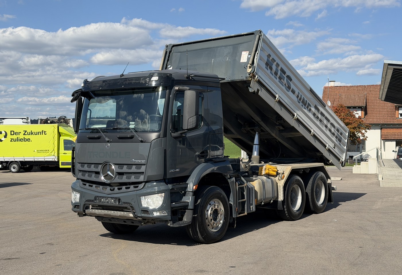 MOTO6625_3036885 vehicle image