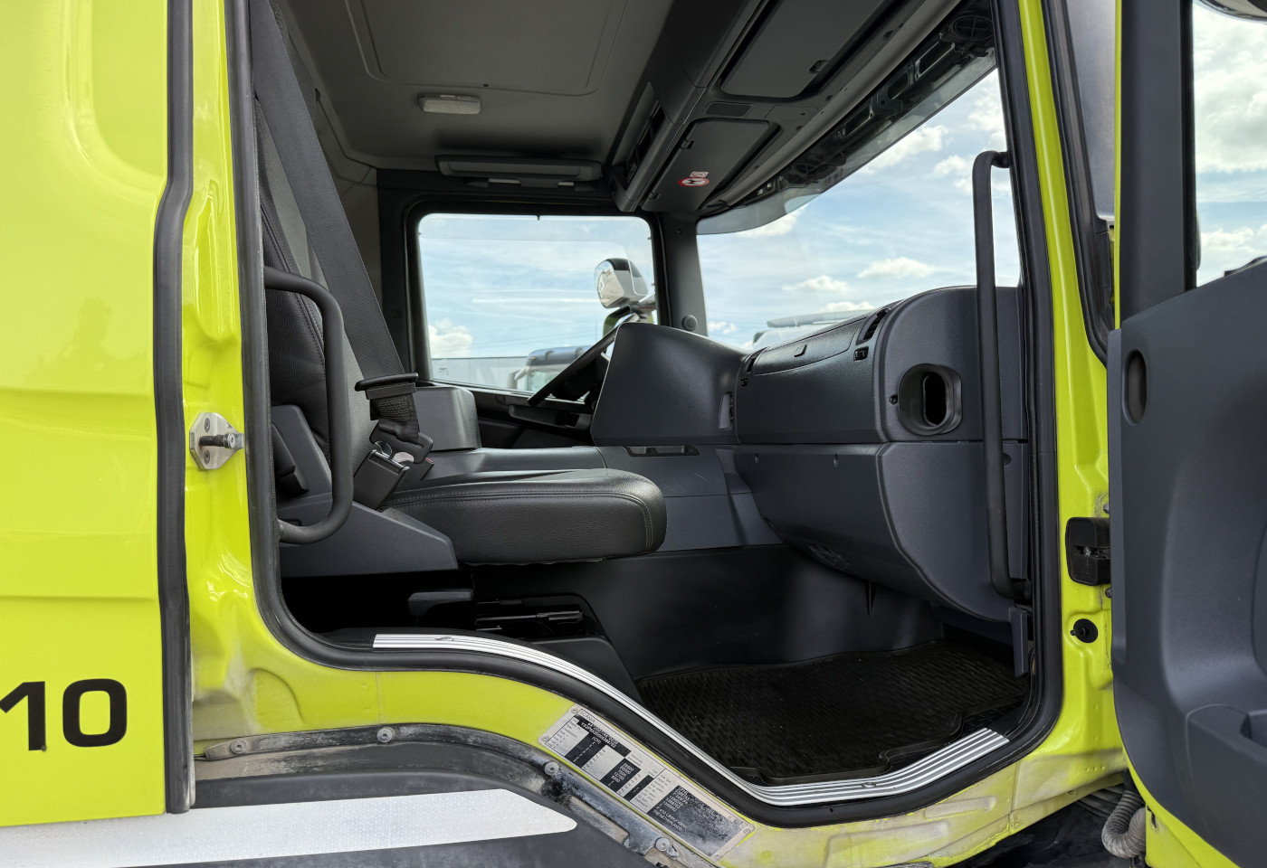 MOTO6625_3041572 vehicle image