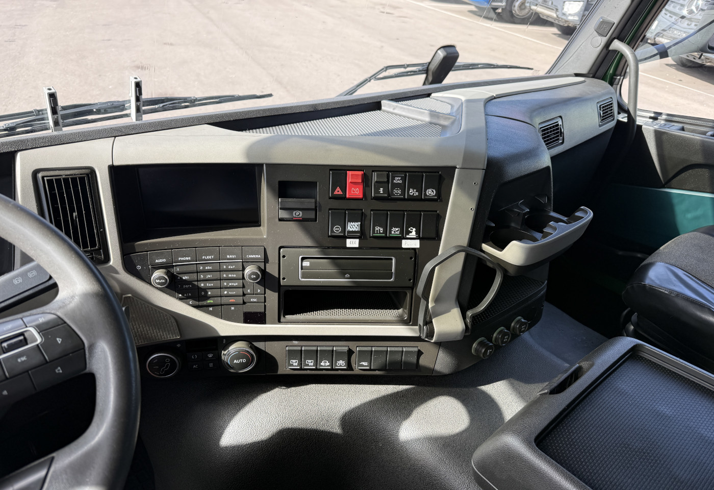 MOTO6625_3042918 vehicle image