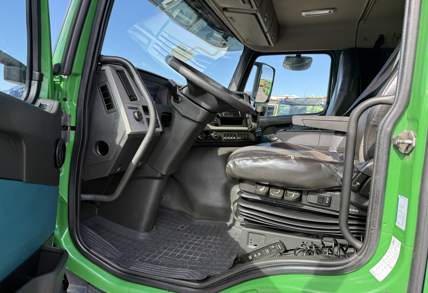 MOTO6625_3042918 vehicle image