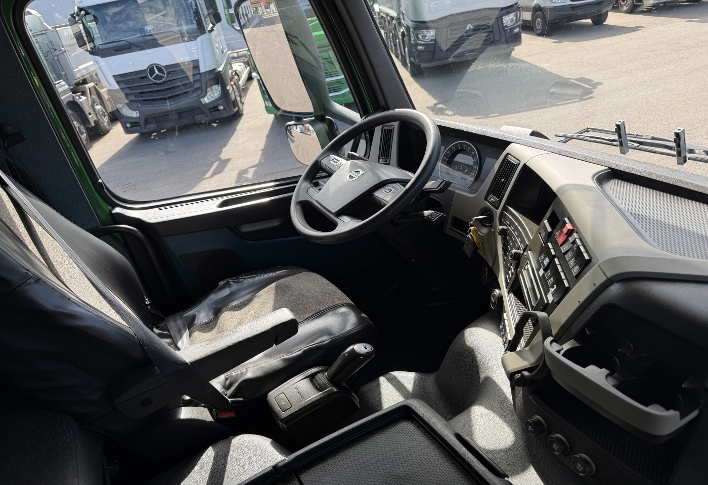 MOTO6625_3042918 vehicle image