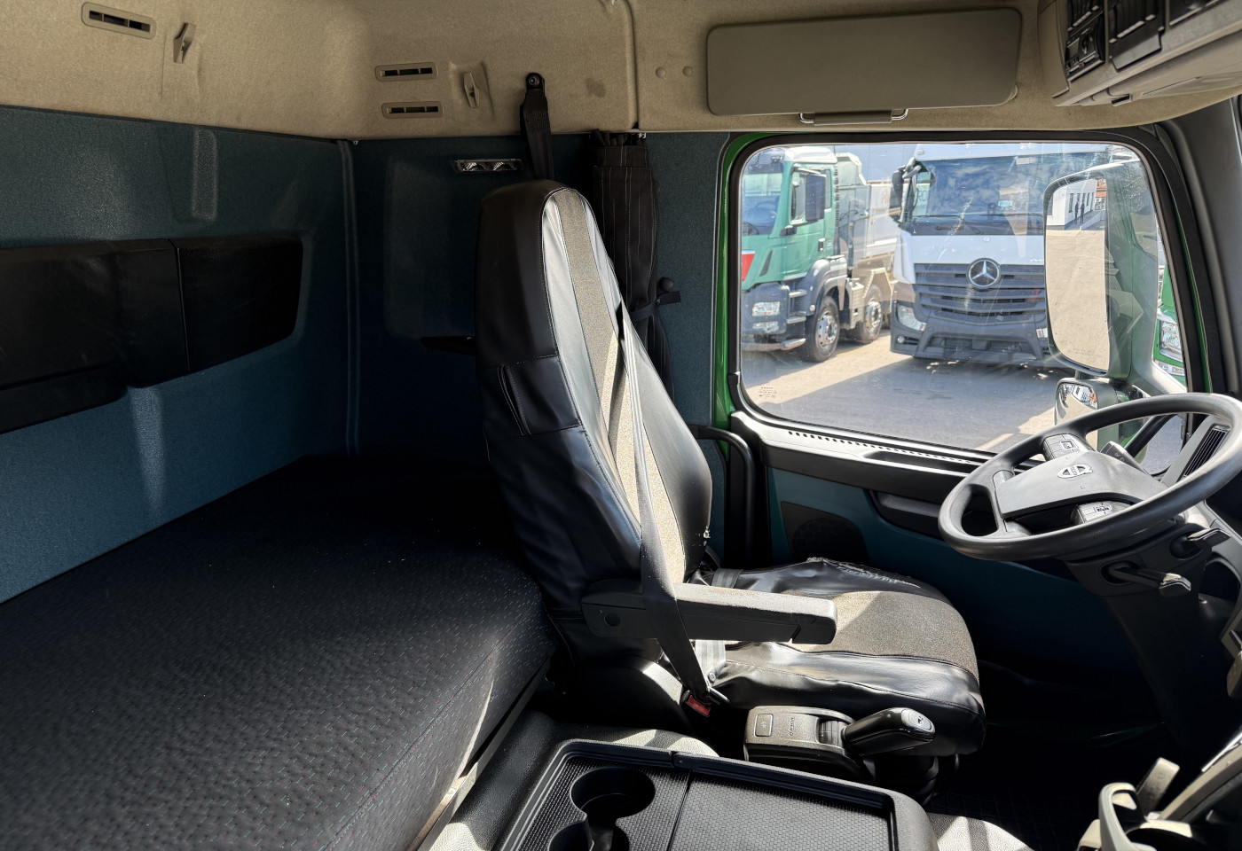MOTO6625_3042918 vehicle image
