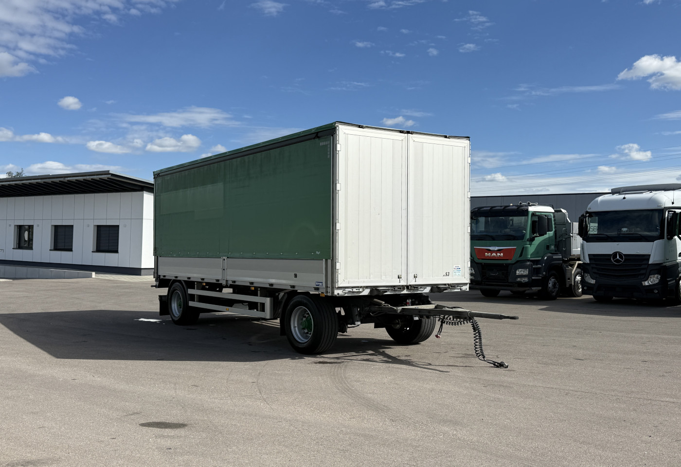 MOTO6625_3043126 vehicle image