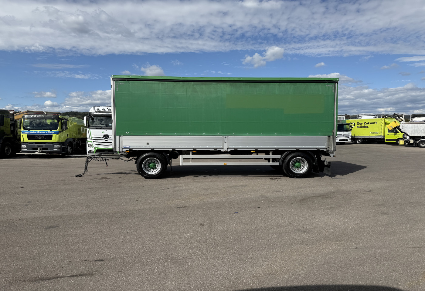 MOTO6625_3043126 vehicle image